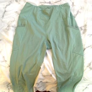 Capri leggings with pockets!